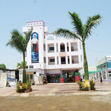 Hotel Utsav Shirdi Ngoại thất bức ảnh