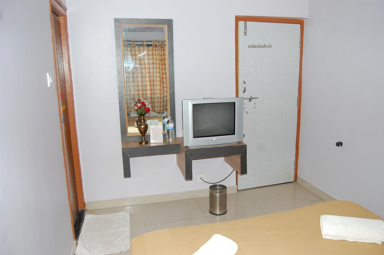 Hotel Utsav Shirdi Ngoại thất bức ảnh