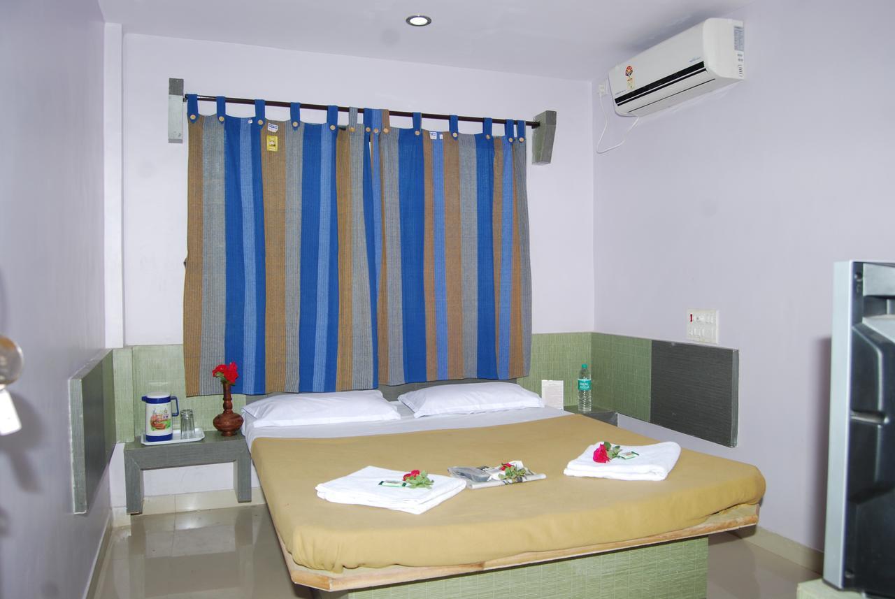 Hotel Utsav Shirdi Ngoại thất bức ảnh