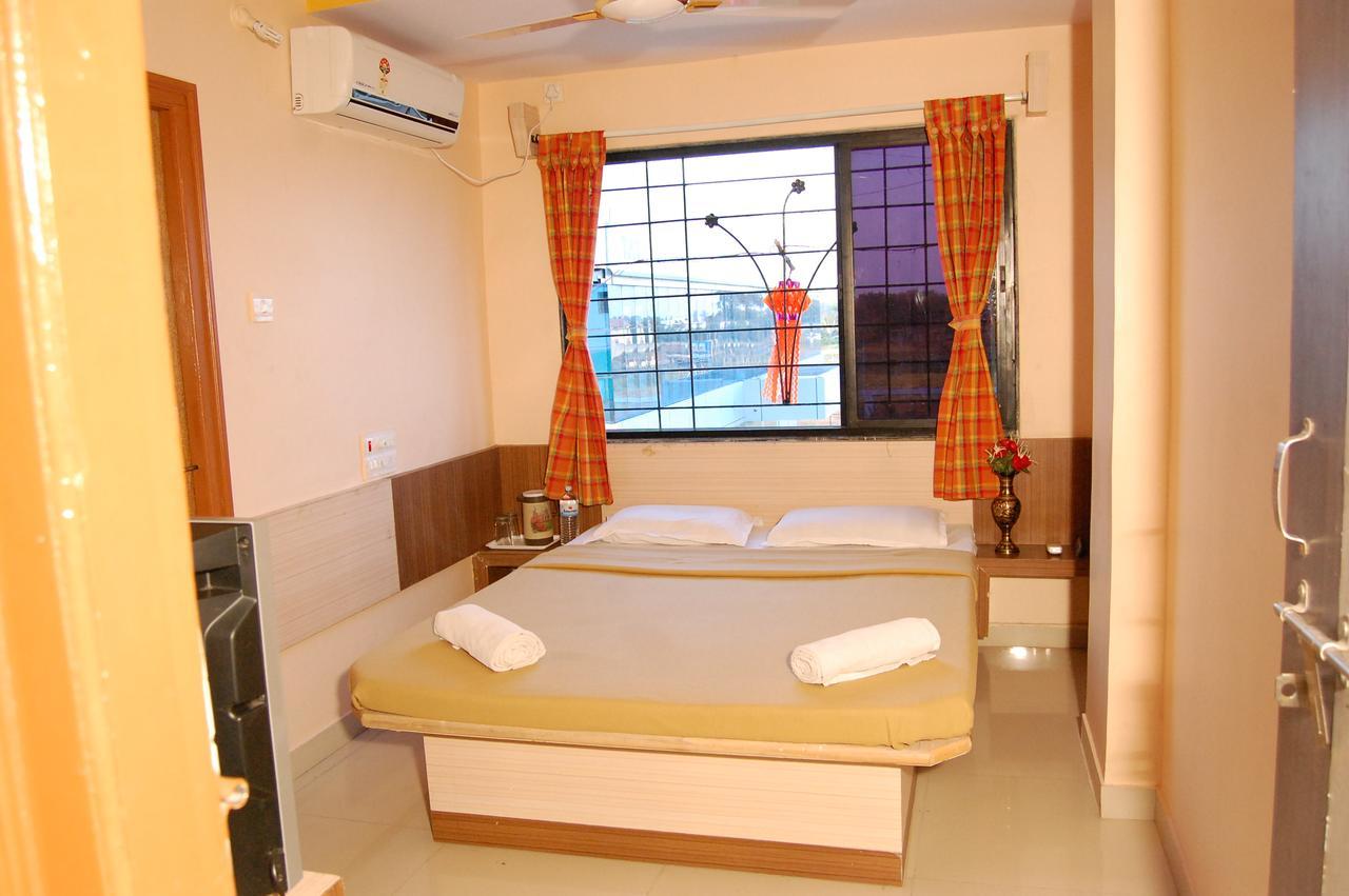 Hotel Utsav Shirdi Ngoại thất bức ảnh