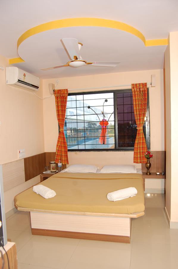 Hotel Utsav Shirdi Ngoại thất bức ảnh