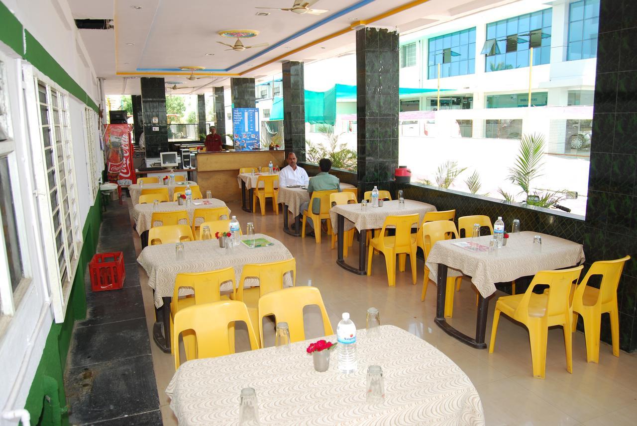 Hotel Utsav Shirdi Ngoại thất bức ảnh