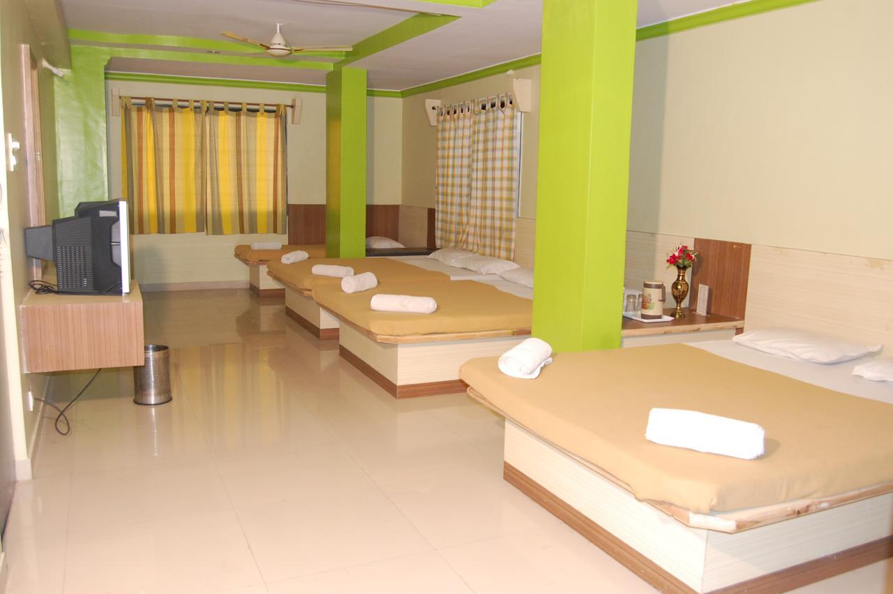Hotel Utsav Shirdi Ngoại thất bức ảnh