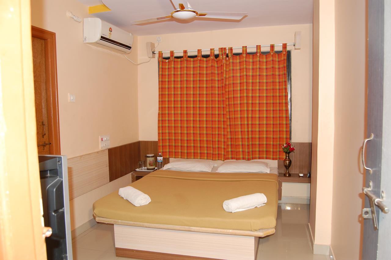 Hotel Utsav Shirdi Ngoại thất bức ảnh
