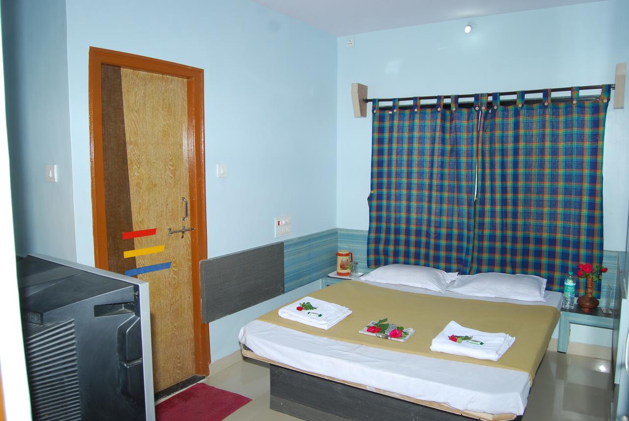 Hotel Utsav Shirdi Ngoại thất bức ảnh